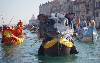 Буйство красок. В Венеции стартовал карнавал (фото)
