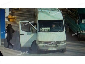 В Мелитополе маршрутчик-нелегал скандалил с полицейскими (фото)