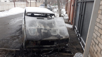 Начато расследование по сгоревшему автомобилю в Мелитополе (фото, видео)