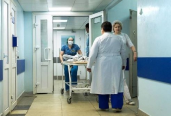 Бил ножом в живот: украинца жестоко зарезали в больнице