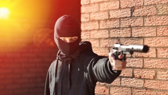 Студент, которого искали всем Запорожьем, пытался с пистолетом ограбить магазин