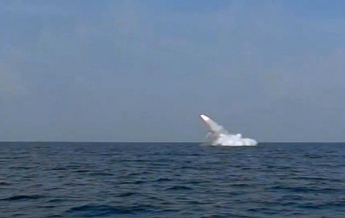 Иран провел первый запуск крылатой ракеты с подлодки (фото)