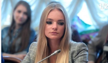 Близка к секретным документам: дочь Пескова попала на работу в Европарламент
