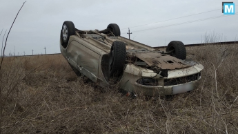 В Запорожской области аккуратный водитель вылетел в кювет и перевернулся (Фото)