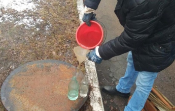 Укрзализныцю обвинили в сбросе нефтепродуктов в канализацию Киева