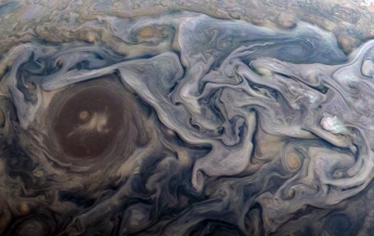 NASA показало на фото волнения на Юпитере