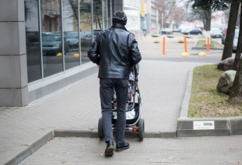 В Запорожье у мужчины в коляске вместо ребенка нашли краденые вещи (Фото)