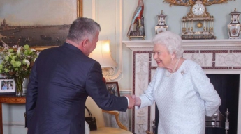 Елизавета ІІ напугала британцев посиневшей рукой