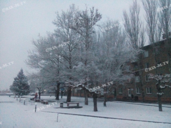 Во второй день весны Мелитополь завалило снегом (фото)