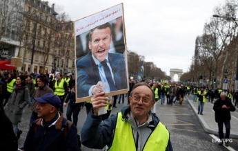 "Желтые жилеты" проводят шесть акций в Париже