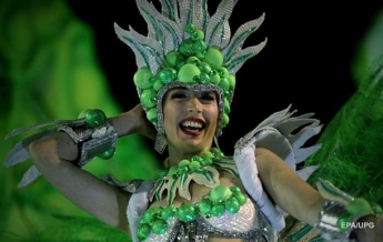 В Рио-де-Жанейро проходит традиционный карнавал (видео)