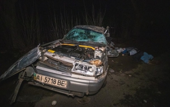Под Киевом в тройном ДТП погибли два человека