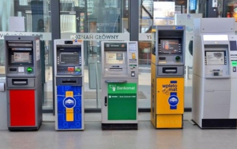 В Польше появились банкоматы с меню на украинском языке