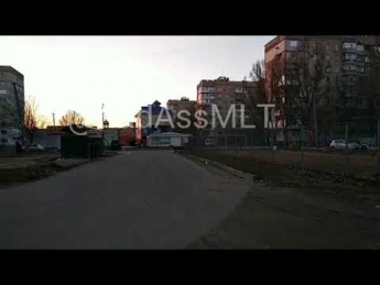 В Мелитополе экстремалы устраивают гонки во дворе многоэтажек (видео)