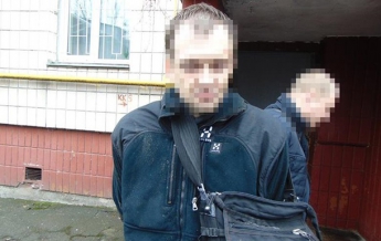 В Киеве задержали мужчину с гранатами и наркотиками в рюкзаке