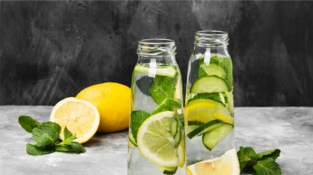 Топ-3 мифа о воде с лимоном
