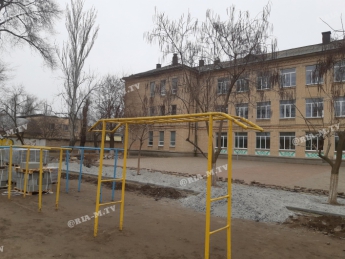 Двор школы в нижней части города вымостят плиткой (фото)