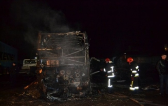 В Ровно сгорел двухэтажный автобус (фото)