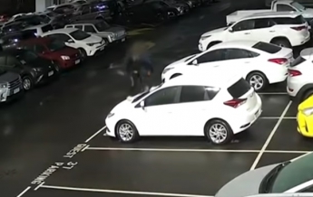В Австралии подростки разбили почти 40 новых авто (видео)