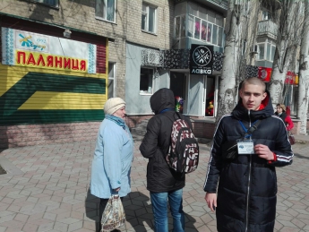 На улицах Мелитополя проводят выборный соцопрос (фото)
