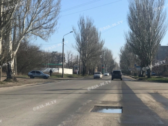 В Мелитополе дорога превратилась в полосу препятствий (фото)