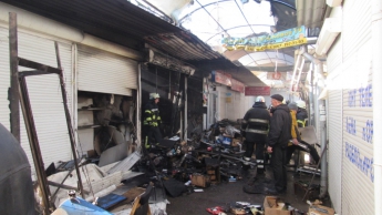 В Запорожье горели ряды на центральном рынке (Фото, видео)