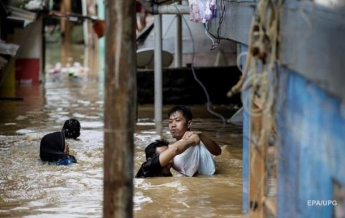 Наводнение в Индонезии: возросло число погибших