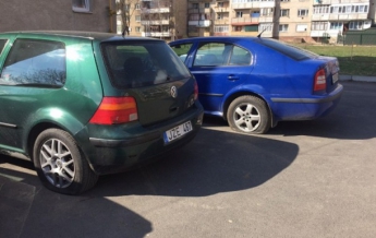 Житель Берегово повредил ножом 14 авто и ранил соседа (фото)