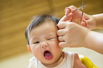 В Мелитополе парикмахер порезала ребенка (фото)