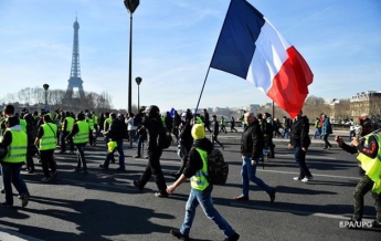 Во Франции более 20 "желтых жилетов" приговорили к лишению свободы