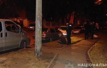 В Киеве прохожий задержал напавшего на него вооруженного разбойника