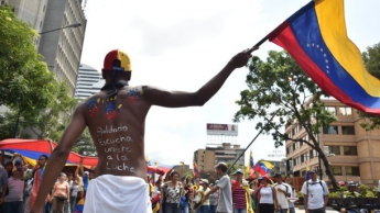 В Венесуэле заявляют о "краже" 30 миллиардов долларов