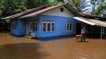 Наводнение в Индонезии: Количество погибших выросло до 112