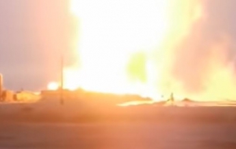 В Казахстане горит нефтяная скважина (видео)