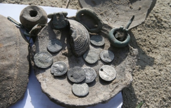 В Киеве нашли клад со старинными монетами (фото)