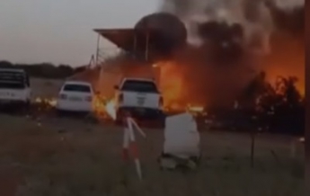 В Ботсване мужчина угнал самолет и протаранил свой дом (видео)