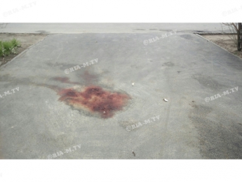 Лужа крови на месте самоубийства продолжает пугать жителей многоэтажки (фото)