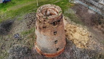 Уникальную немецкую мельницу, построенную в 19 веке в Запорожской области, показали в сети (фото)