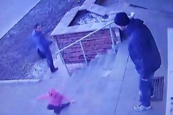 На Ровенщине мужчина столкнул с лестницы шестилетнюю дочь (Видео)