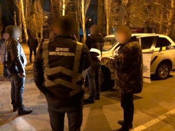 В ГБР рассказали подробности задержания мелитопольских полицейских на взятке (фото)