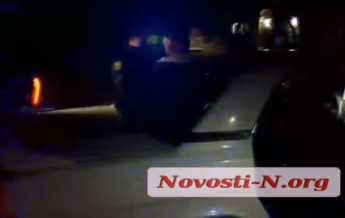 В Николаеве пьяный таксист протаранил патрульное авто
