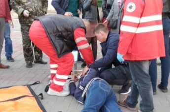 В Мелитополе на избирательном участке мужчина разбил голову (добавлено фото)