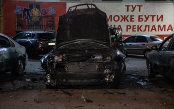 На парковке в Киеве взорвалось авто, есть раненый (видео)