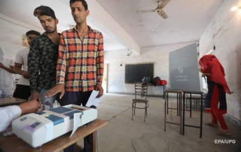 В Индии начались крупнейшие в мире выборы (фото)