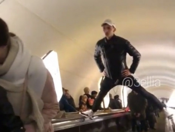 Житель Мелитополя шокировал киевлян своим поведением в метро (видео)