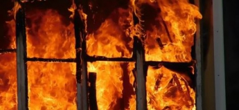 Ночью в Запорожье горела многоэтажка: есть пострадавший