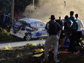 Автомобиль влетел в зрителей на гонках в Швеции
