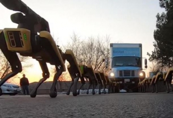Роботы Boston Dynamics "буксировали" фуру (видео)