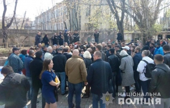 В Одессе задержаны мужчины, облившие фекалиями нардепа Найема