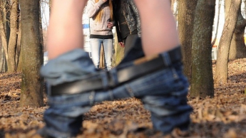 В Запорожье возле детского сада заметили мужчину со спущенными штанами (Видео)